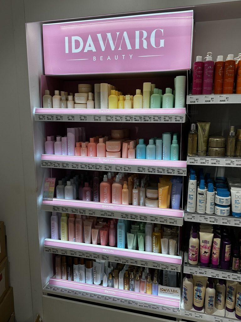 IDAWARG Beauty pink-backlit shelf bay with pastel haircare bottles